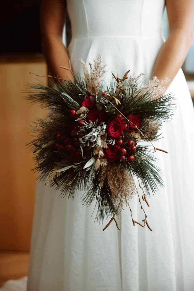 Blumenstrauß passend zur Winterhochzeit, heiraten in der Bodenseeregion mit Hochzeitsplanerin Denise Wolf