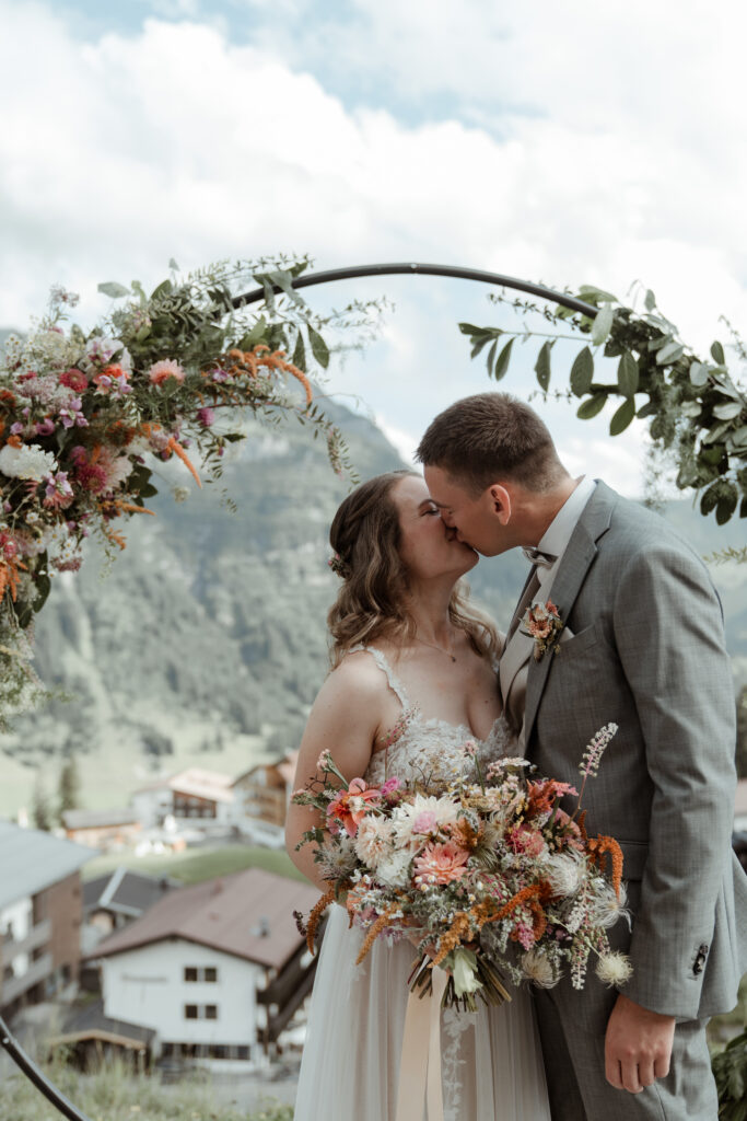Hochzeitspaar, Traubogen, Berghochzeit