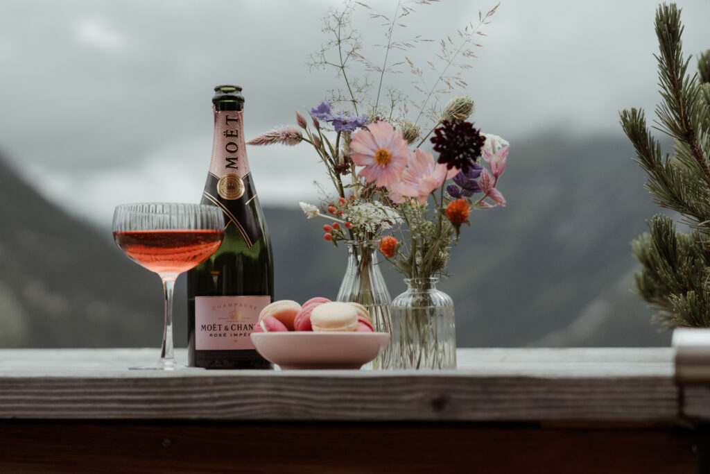 Champagner, Weddingmacarons, Weddingflowers