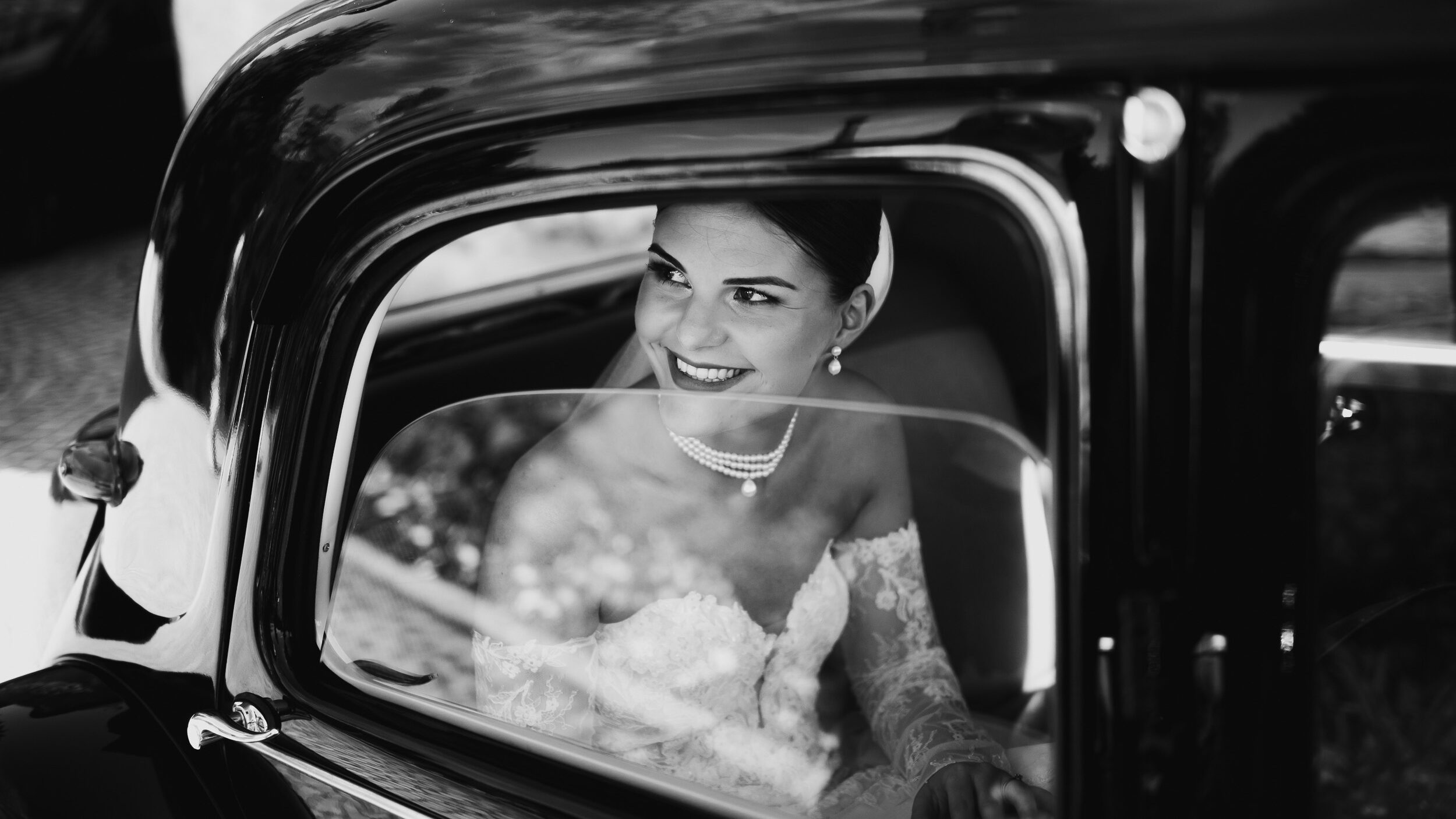 Braut auf dem Weg zur Trauung am Bodensee.