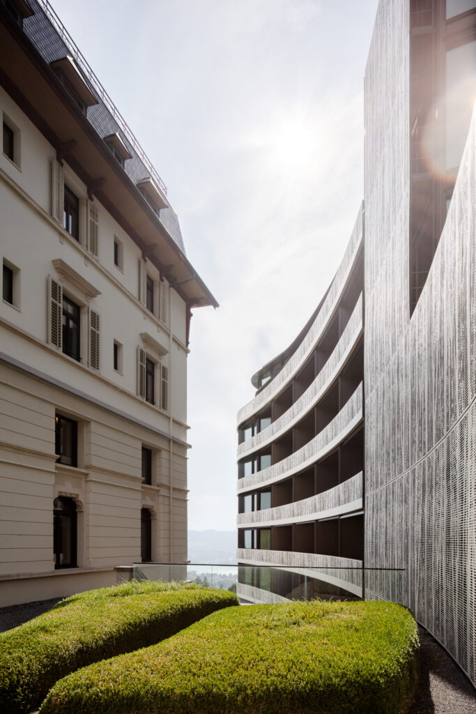 Außenansicht bei Sonnenschein, The Dolder Grand in Zürich