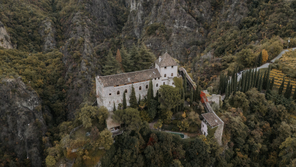 Wangen Bellermont Castle drone shot